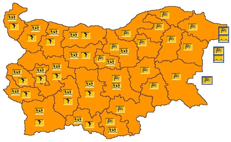 Оранжев код за опасно време е обявен в страната