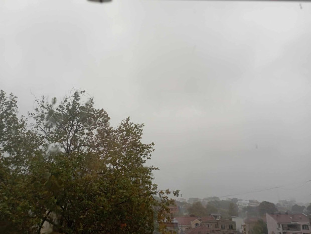 TD Силен дъжд се излива над Пловдив в момента Прогнозите са