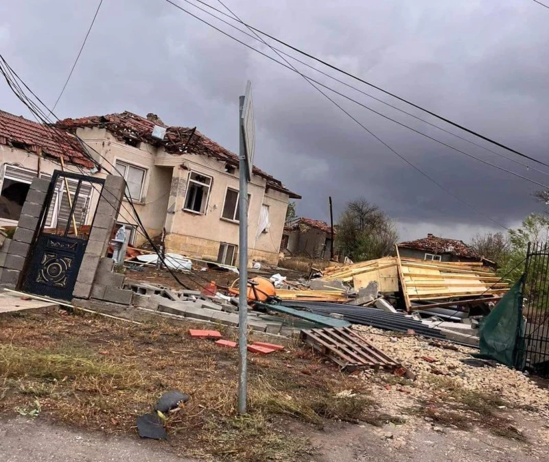 Торнадо премина през Североизточна България - нанесени са множество щети