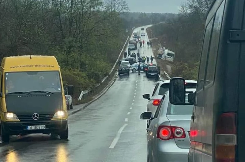 "Пътна полиция" с призив към водачите: Шофирайте внимателно  