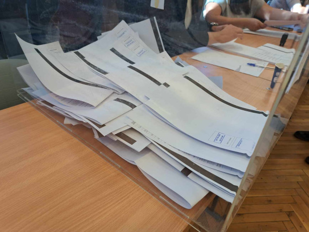 </TD
>Изключително ниска избирателна активност в Русе. В областния град към
