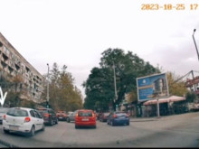 Видеорегистратор запечата пълен хаос и неспазване на правилата за движение в Пловдив