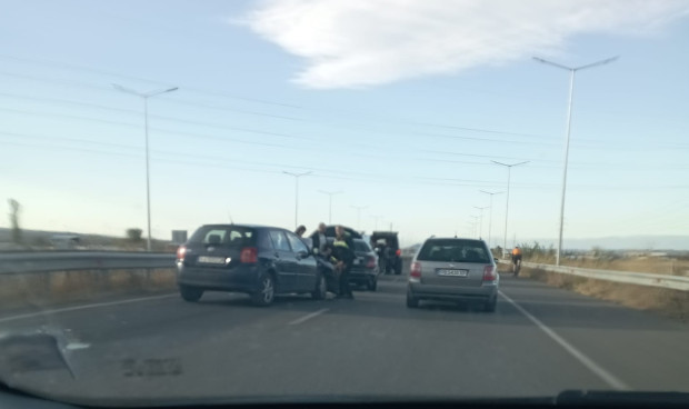 TD Двe коли са се ударили на пътя Пловдив Асеновград