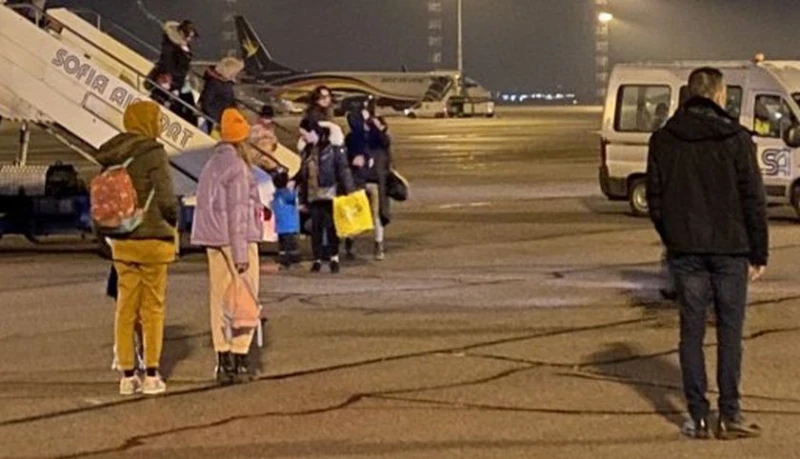 Пътник от полета от Виена, който не можа да кацне на Летище София: Откърти се част от крилото, щеше да се разбие самолетът