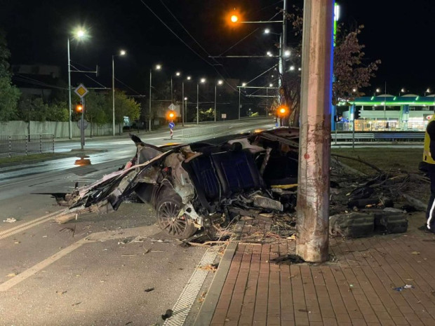 </TD
>Тежка катастрофа тази нощ в Пловдив на булевард Кукленско шосе.
