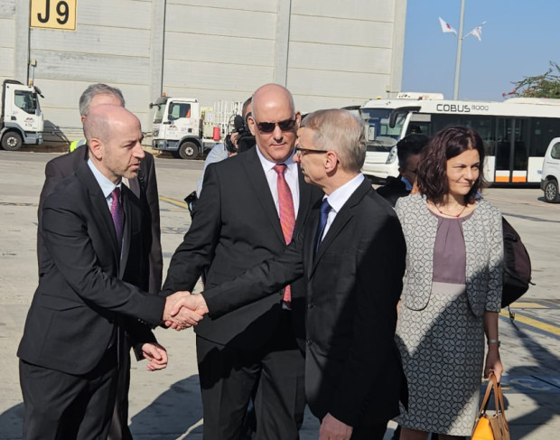 </TD
>Премиерът и вицепремиерът и външен министър пристигнаха в Израел, научи