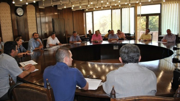 </TD
>Общинската избирателна комисия в Русе е била първата в страната, където е започнало обработването
