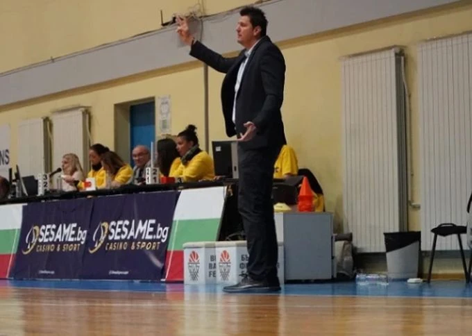 Треньорът на Левски: Отборът на Пловдив играе здраво