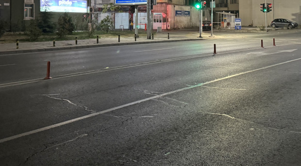 Шофьори чупят разделителни колчета в Пловдив