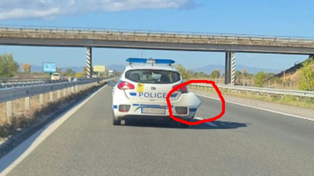 </TD
>Нашата полиция ни дава пример как да не караме! Така