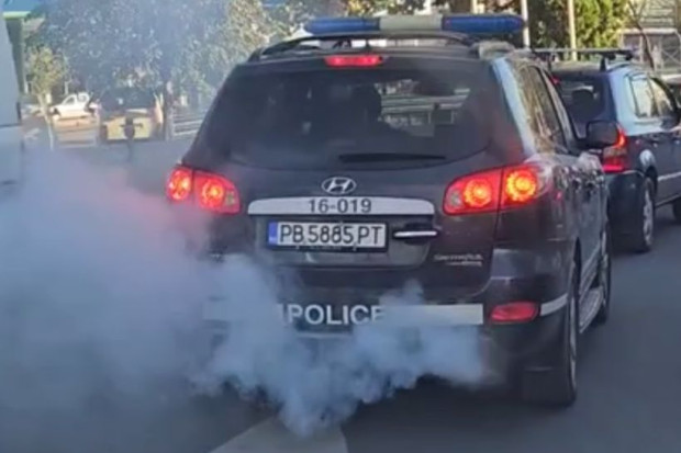 </TD
>Състоянието на полицейски автомобил, участваш в движението в Пловдив, възмути