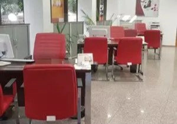 Банкер: Доста по-евтино е разплащането през мобилни приложения, отколкото в банковия салон