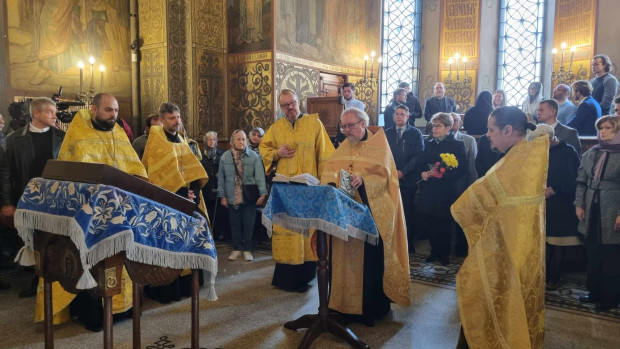 Новият предстоятел назначен от руския патриарх протойерей Владимир Тишчук пристигна