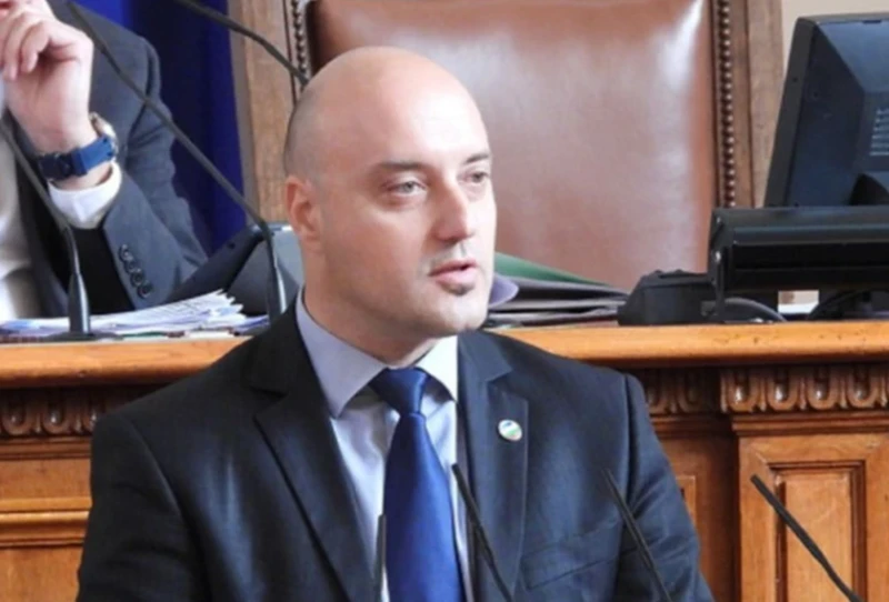 Министър Славов: Ще трансформираме всички държавни предприятия от догодина