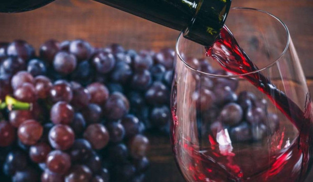 Червеното вино и гроздето отдавна се свързват с различни ползи