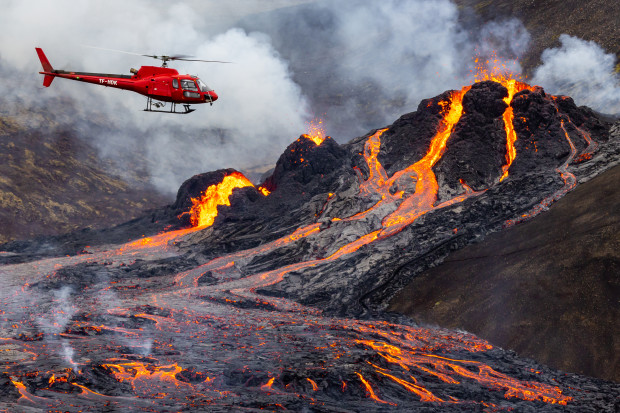 Исландия обяви извънредно положение поради възможно изригване на вулкана Фаградалсфял