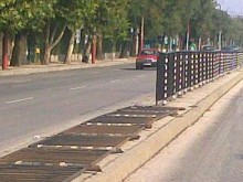 Подменят падналите разделителни платна по "Кукленско шосе"