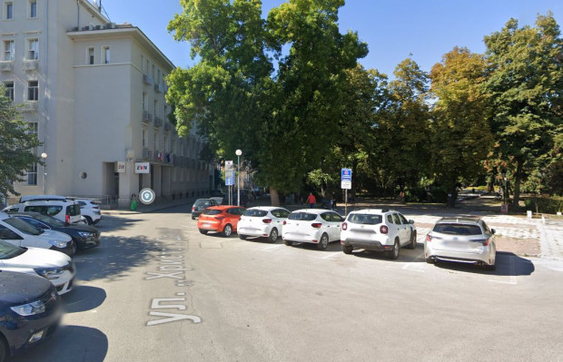 Спират движението по част от ул. "Христо Г. Данов" край Дондуковата градина в Пловдив