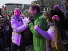 Разгневен активист се опита да вземе микрофона на Грета Тунберг по време на реч в Амстердам