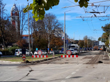 Вижте какво става пред ЖП гара във Варна