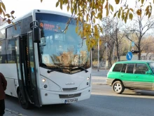 Шофьор на автобус към майка: Радвайте се, че не ви утрепах сина