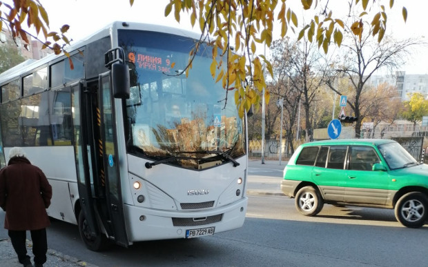 Шофьор на автобус към майка: Радвайте се, че не ви утрепах сина