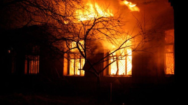 </TD
>Пламна пожар в кооперация в Русе. Неизгасена цигара е станала причината