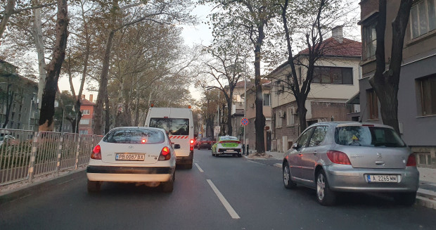 TD Сложиха знаци забранено паркирането на бул Хаджи Димитър и в