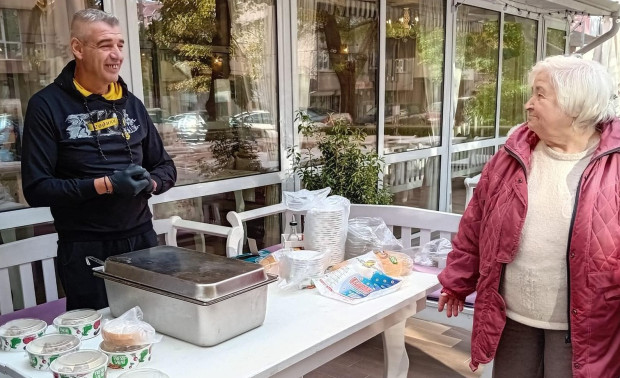 </TD
>Пловдивски ресторант стартира благородна кауза, свързана с топъл обяд за