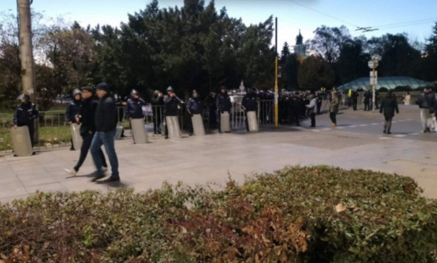 СДВР за протеста на футболните фенове: Има пострадали полицаи и протестиращи