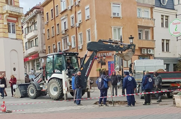 </TD
>В момента екип на Вик - Пловдив отстранява сериозна авария,