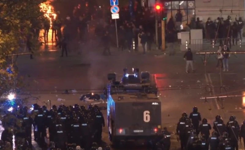 Световните медии: Сблъсъците в София са резултат от гнева на феновете, тлеещ от десетилетия