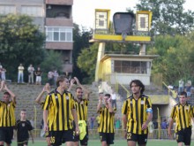 Триото на върха във "В" групата се откъсна от преследвачите
