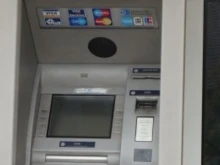 Задължително внимавайте с това, когато теглите пари от банкомат. Човекът след вас може разбере колко пари имате по сметката