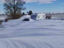 Шокираща снимка показва дебелината на снежната покривка на пътя Варна-Добрич