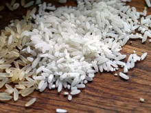 Трябва ли да миете ориза, преди да започнете да го готвите?