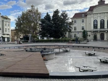 Фонтанът пред община Пловдив остана без вода