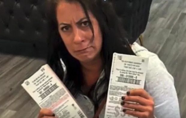 Жена получи лотарийни билети за 20 000 долара от куриерска фирма, съобщава
