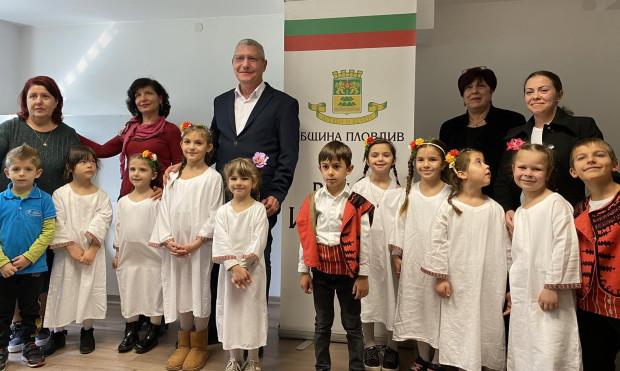 TD Деца от подготвителните групи на ОУ Васил Левски с директор
