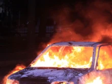 Паркиран автомобил се запали в Момчилград, спасиха го преди да изгори