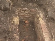 Тракторист откри зидан гроб от римско време