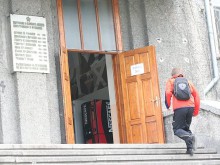 Полиция пази учениците през голямото междучасие