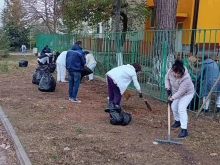 Екипи на детските ясли, градини и училища се включиха в почистването след урагана във Варна