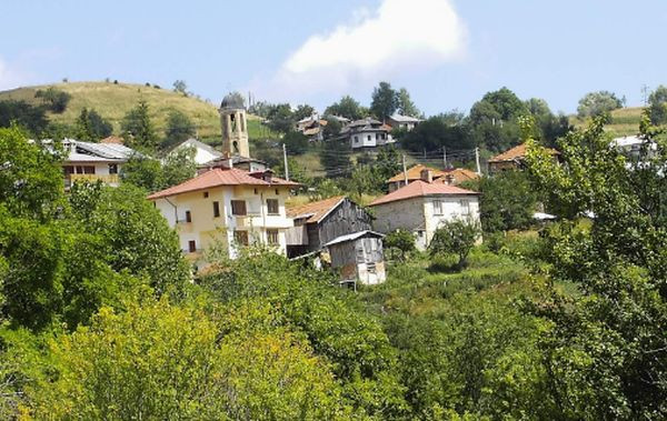 Село Солища е една от перлите в Средните Родопи разположено