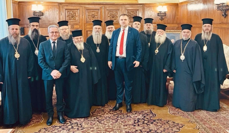 Делян Пеевски получи благословия от Николай Пловдивски и от останалите митрополити от Светия синод