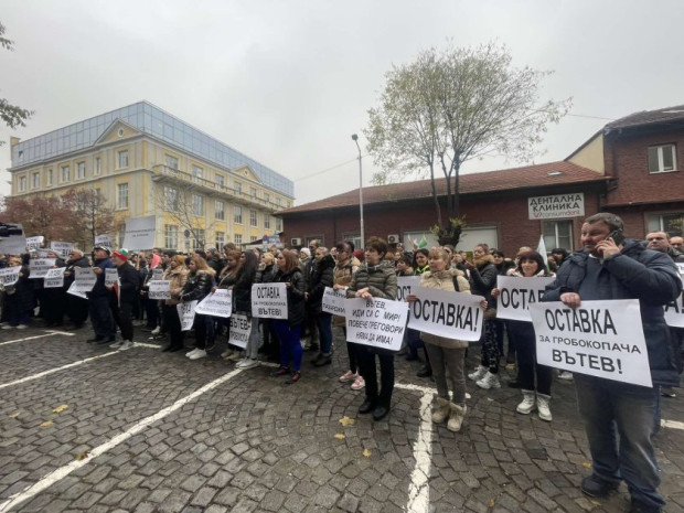 Фермерите протестират пред земеделското министерство, искат си обещаното от властта
