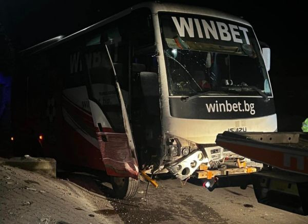 Това са снимките от инцидента с автобус край Габрово. Сещам се
