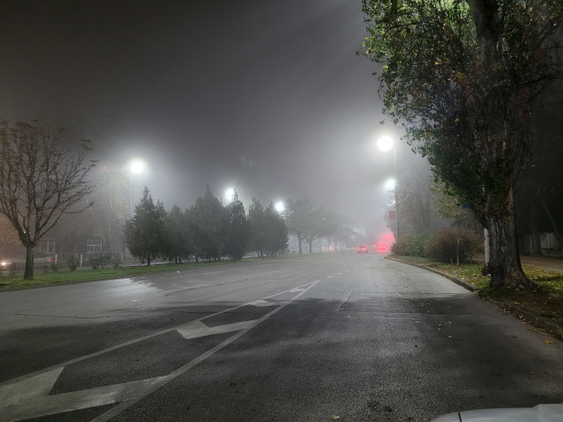 </TD
>Гъста мъгла се стеле над улиците на Пловдив, видя Plovdiv24.bg.  Фаровете