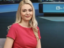 Млада новинарка показа на "старите кучета", че няма да им се даде