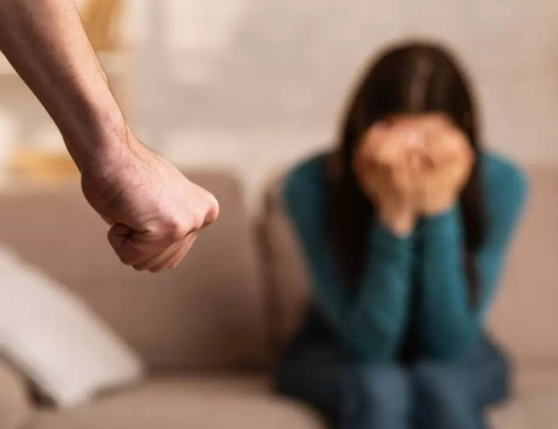 43 годишен мъж преби дъщеря си в Плевен съобщиха от полицията Сигналът за домашното